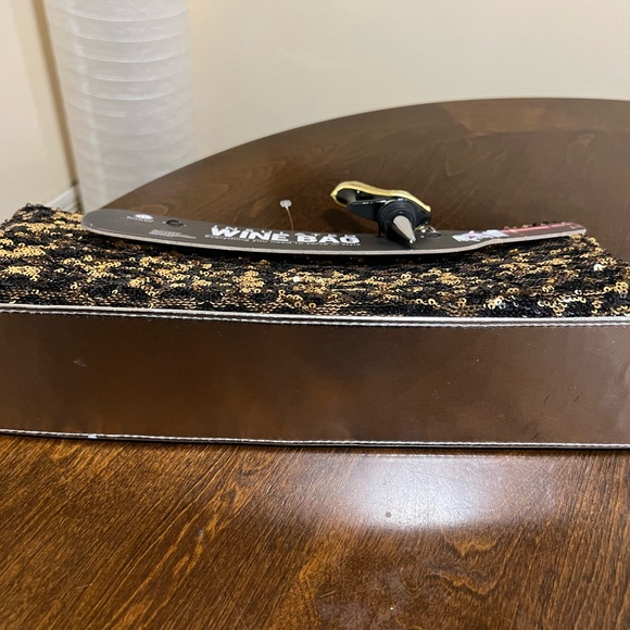 ICE WEAR Insulated Wine Sequined Clutch Bag - Picture 9 of 12